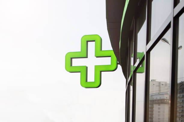 istock Green pharmacy sign against a clear sky 1257245437