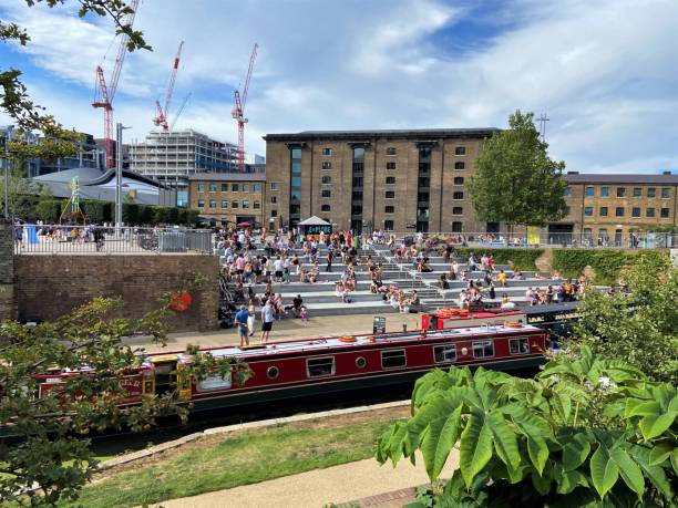 Granary Square, King's Cross, London London, United Kingdom - July 18 2020: People on the steps at Regent's Canal, Granary Square, King's Cross regents canal stock pictures, royalty-free photos & images
