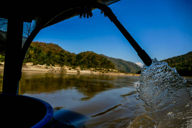 мост через реку, цифровое фото изображение в качестве фона - luang phabang laos thailand mekong river стоковые фото и изображения