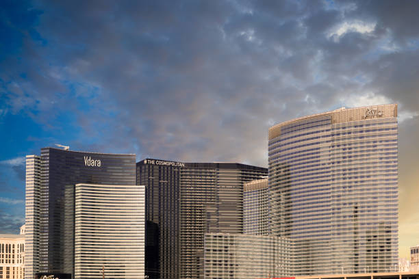 the vdara, cosmopolitan and the aria hotels in las vegas, nv - welcome to fabulous las vegas sign fotos imagens e fotografias de stock