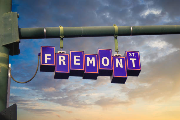 freemont street overhead sign in the old district of las vegas nv - welcome to fabulous las vegas sign fotos imagens e fotografias de stock