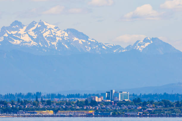 퓨젯 사운드의 에버렛 워싱턴 스카이라인 - snohomish county 뉴스 사진 이미지