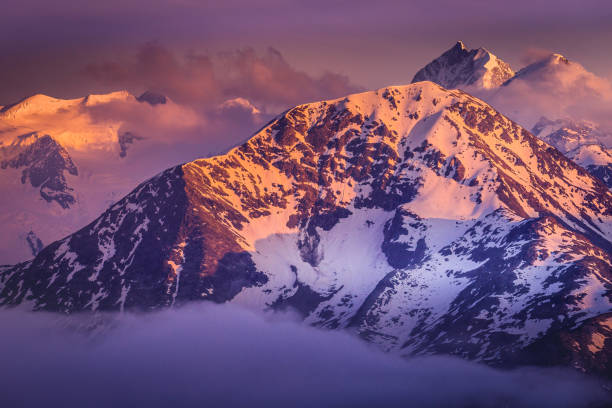 paesaggio alpino: diavolezza e piz bernina al tramonto - engadina, svizzera - switzerland european alps mountain alpenglow foto e immagini stock