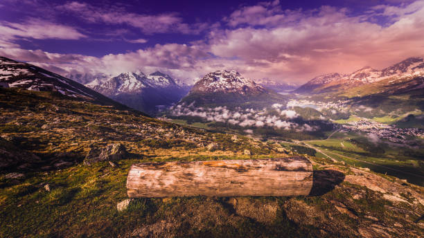 paisaje alpino: st moritz, diavolezza y piz bernina al atardecer – engadina – suiza - st moritz engadine landscape village fotografías e imágenes de stock