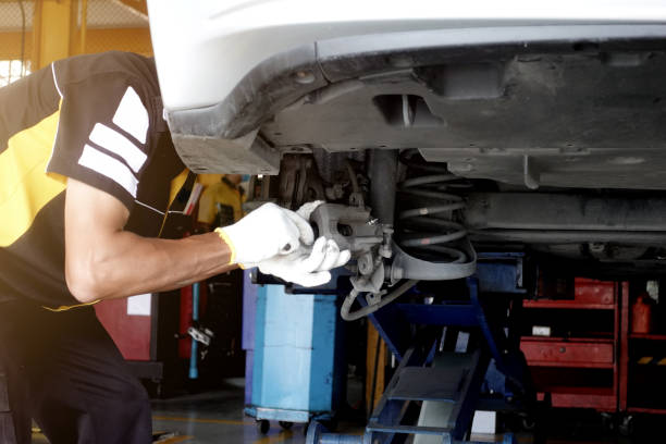 istock repair shop service station 1257344497