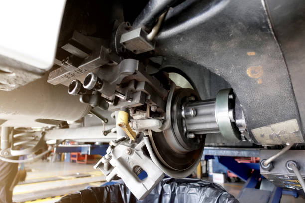 istock repair shop service station 1257344565