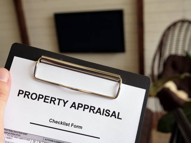 istock Man Property appraisal checklist form. How much is your home worth. 1257353427