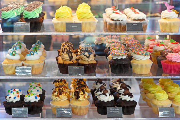 delicatessen bakery store with variety of cupcakes - cupcake cake sweet food dessert imagens e fotografias de stock