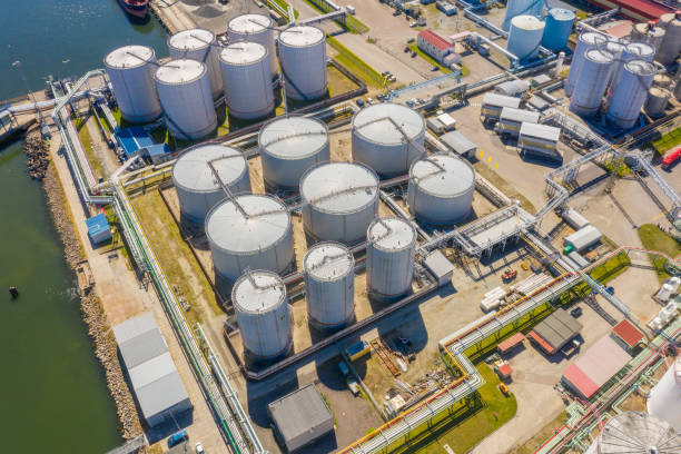 istock Liquid Bulk port petroleum and gasoline terminals, pipeline operations, distributes petroleum products 1257397813