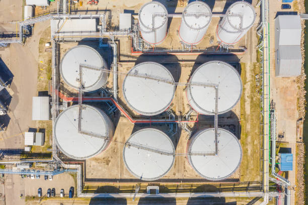 istock Liquid Bulk port petroleum and gasoline terminals, pipeline operations, distributes petroleum products 1257398000