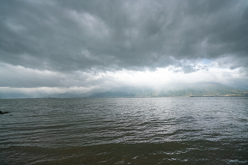 中國雲南省大理，著名的洱海，空的水面。