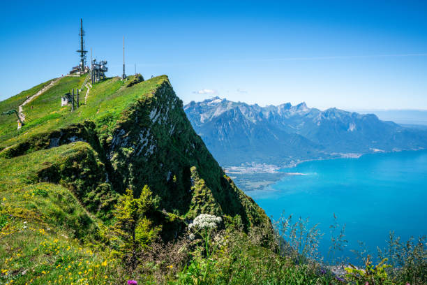 rochers-de-naye or rocks of naye 2042 m summit overlooking geneva lake in swiss alps switzerland - 2042 imagens e fotografias de stock