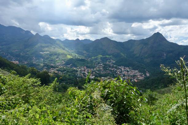 istock A city in the valley 1257413184