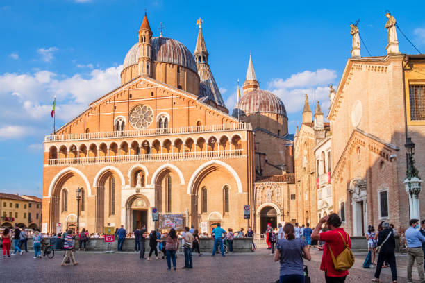 italia - padova, basilica di sant'antonio da padova - padova italy foto e immagini stock