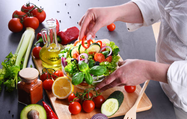 Preparation of a vegetable salad from fresh organic ingredients