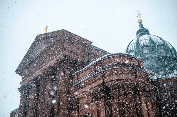 Cathedral Basilica of Saints Pater and Paul Philadelphia covered in snow philadelphia winter stock pictures, royalty-free photos & images