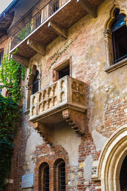 balcone romeo e giulietta a verona - travel juliets balcony balcony europe foto e immagini stock