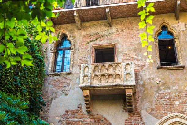 balkon romea i julii w weronie - capulet zdjęcia i obrazy z banku zdjęć