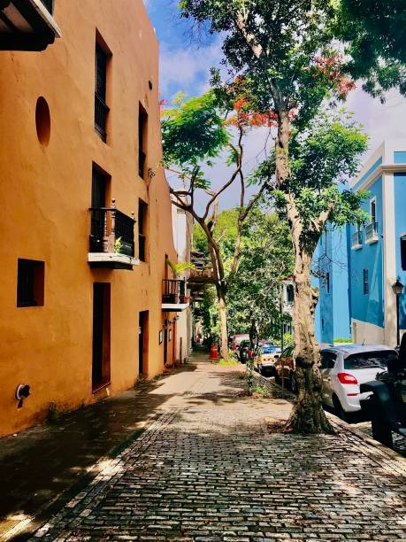 old san juan cobblestone streets puerto rico - old san juan imagens e fotografias de stock