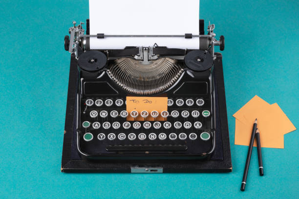 メカニカルタイプライターオレンジターコイズ - typewriter key typewriter keyboard blue typebar ストックフォトと画像