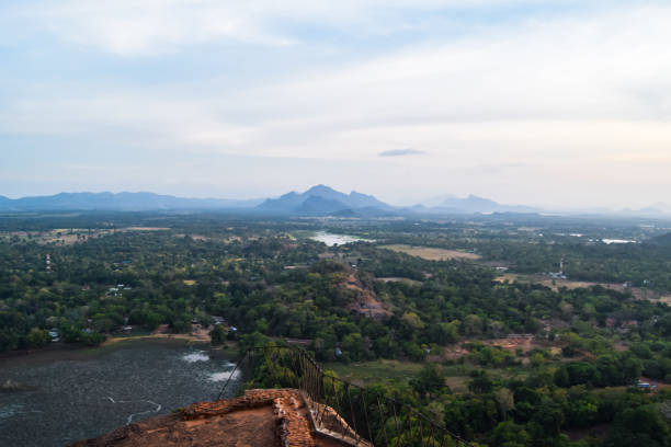 vista de sigiriya lion rock, sri lank -nois grãos - lank - fotografias e filmes do acervo