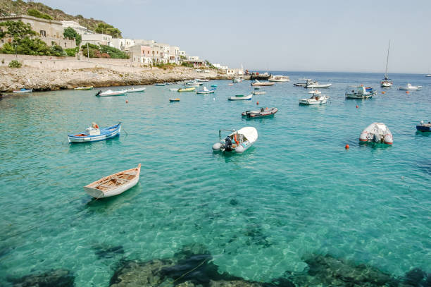 vista de la imagen de la isla de egadi - trapani sicily erice sky fotografías e imágenes de stock