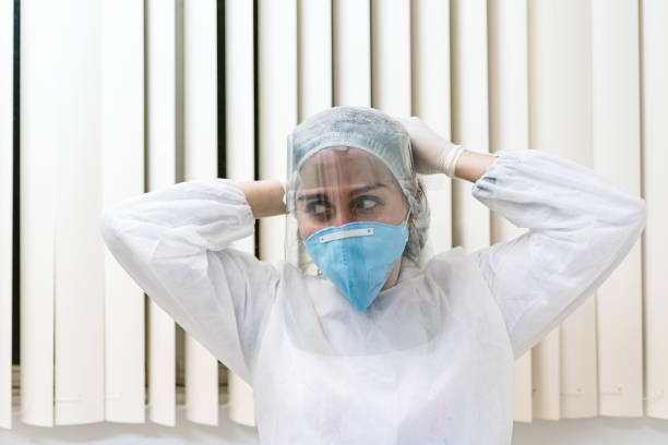 istock Health professional with mask and facial shield getting ready 1257583149