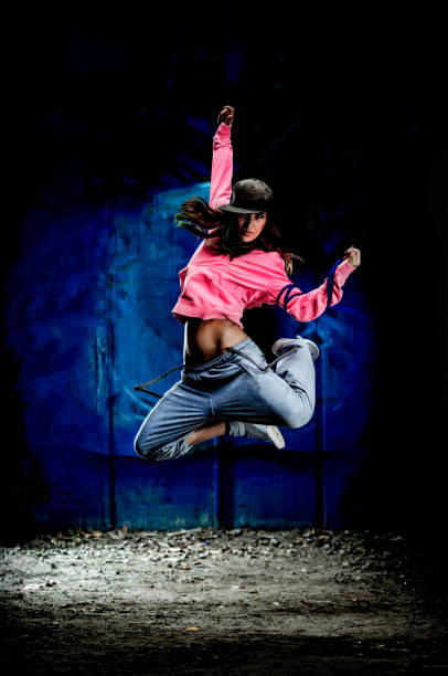 dançarina de hip-hop - city life funky cool urban scene - fotografias e filmes do acervo