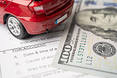 unfallantrag-der-krankenversicherung-mit-us-dollar-banknoten-geld-und-auto.jpg?b=1&s=170x170&k=20&c=jV10fvzno0e2EYZSHchS2JLiNaKS0LXQXgeq5gGd-xI=