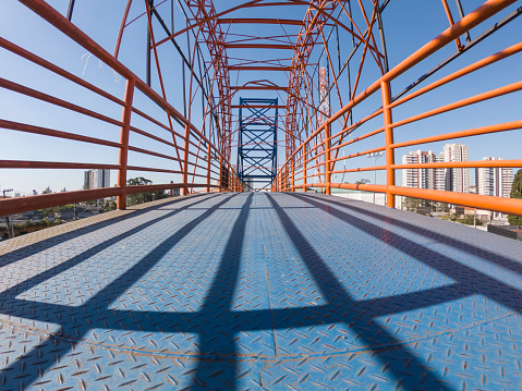 Pedestrian walkway over the Anchieta Highway access intersection at the entrance to the city of São Bernardo in southeastern Brazil