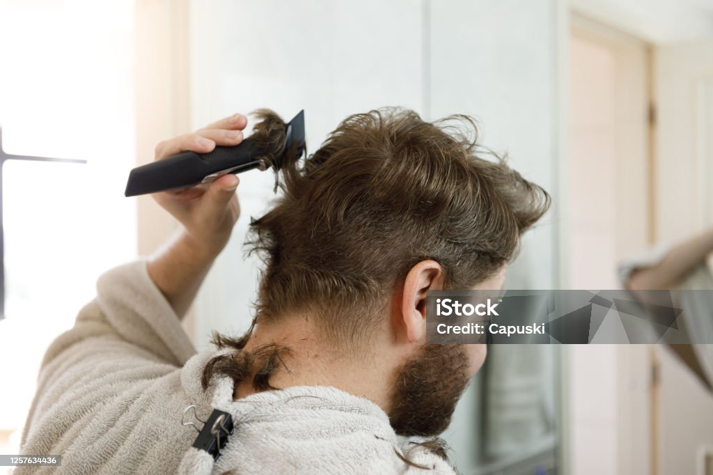 Man Using Hair Trimmer Stock Photo - Download Image Now - Men, Cutting Hair,  Hair Clipper - iStock
