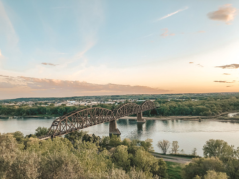 Puente sobre el río Missouri photo