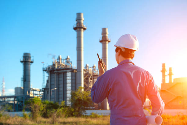 istock Engineer inspecting in industrial oil refinery. Industry 4.0 concept. Background blurred concept. 1257661127