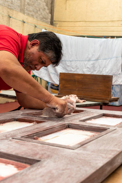 man fixing a wood door - termite wood damaged rotting imagens e fotografias de stock