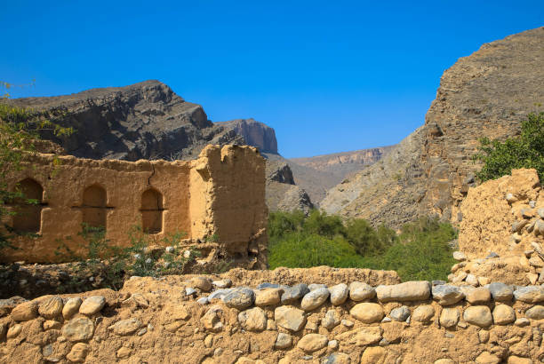 historische ruinen in tanuf, oman - tanuf village stock-fotos und bilder