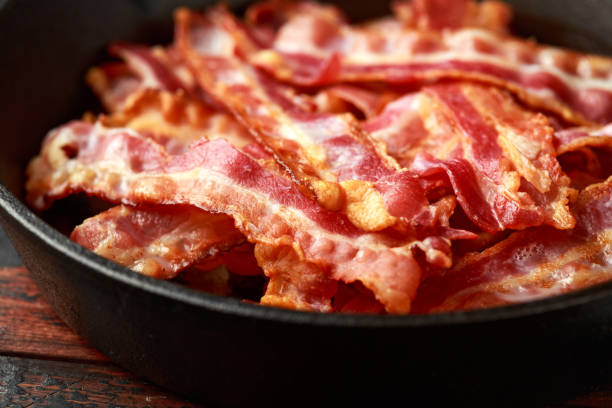 istock Fried crunchy Streaky Bacon pieces in a cast iron skillet 1257722954