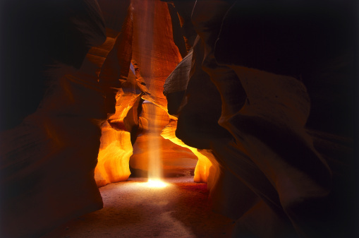 Lightray falling into the antelope canyon