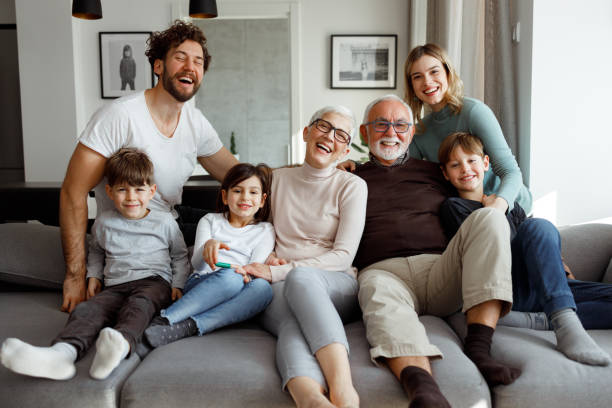 grande famiglia - grandpa portrait foto e immagini stock