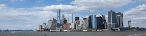 skyline de nova york de staten island ferry - lower downtown - fotografias e filmes do acervo