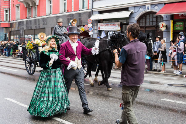 participants of the parade at the german beer festival oktoberfest in historical costume posing for the camera. annual holiday. - oktoberfest beer munich german culture imagens e fotografias de stock