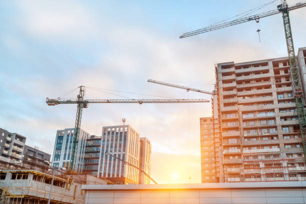 コンクリート・ガラスの建築棟 - steel construction site construction glass ストックフォトと画像