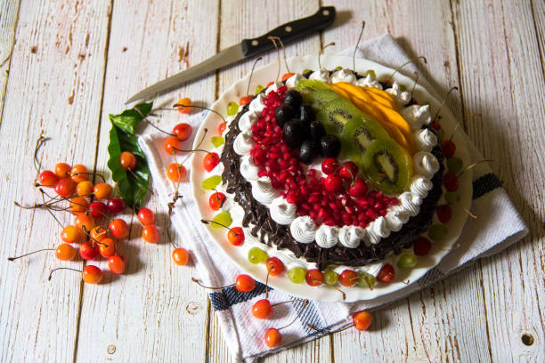 gâteau et condiments - fruitcake christmas cake cake raisin photos et images de collection