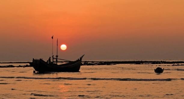istock Sunset at the Bay of Bengal 1257908817