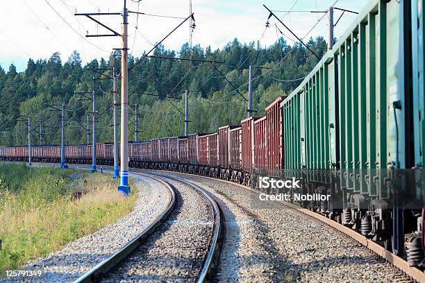 Foto de Trem De Mercadoria e mais fotos de stock de A caminho - A caminho, Antigo, Aço