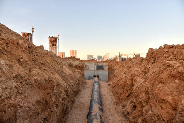 Construction of stormwater pits, sanitary sewer system distribution chamber and pump station. Construction the sewerage valve pit, manhole and pipes line. Sewage treatment works construcción de pozos de aguas pluviales, cámara de distribución del sistema de alcantarillado sanitario y estación de bombeo. construcción de la fosa de la válvula de alcantarillado, alcantarilla y tuberías de línea. obras de tratamiento de aguas