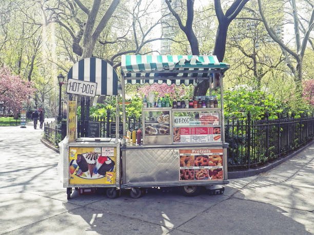 ニューヨーク市の食品ベンダー - editorial concepts and ideas retail place store ストックフォトと画像