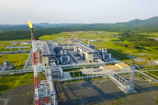 A liquefied natural gas plant and a terminal for its transportation.