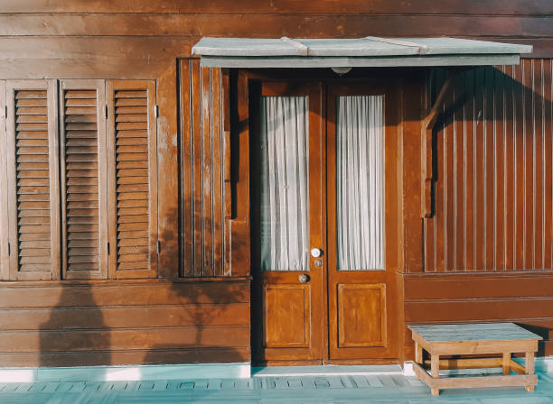 stary dom "yuruyen kosk" w yalova - yalova zdjęcia i obrazy z banku zdjęć