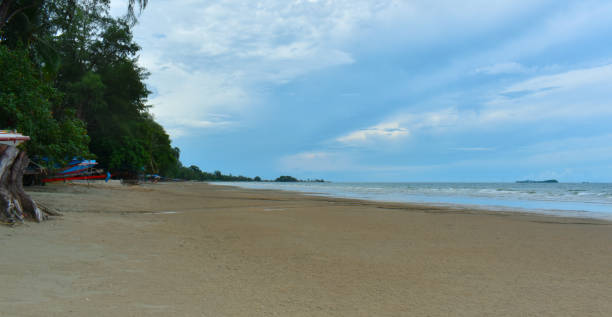 istock The seashore and the sea have a beautiful sky. 1258033585