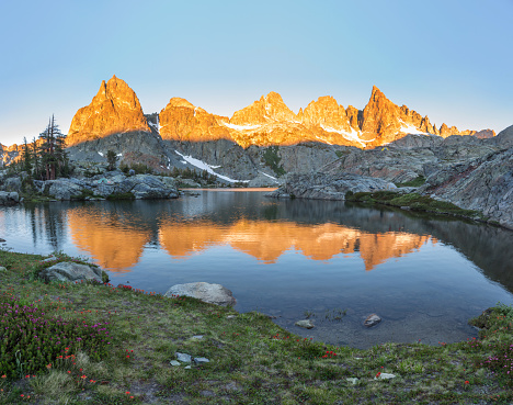 cross-country hiking route, part of Sierra High Route